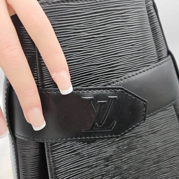 Louis Vuitton Black Epi Leather Sac - Picture 6 of 17